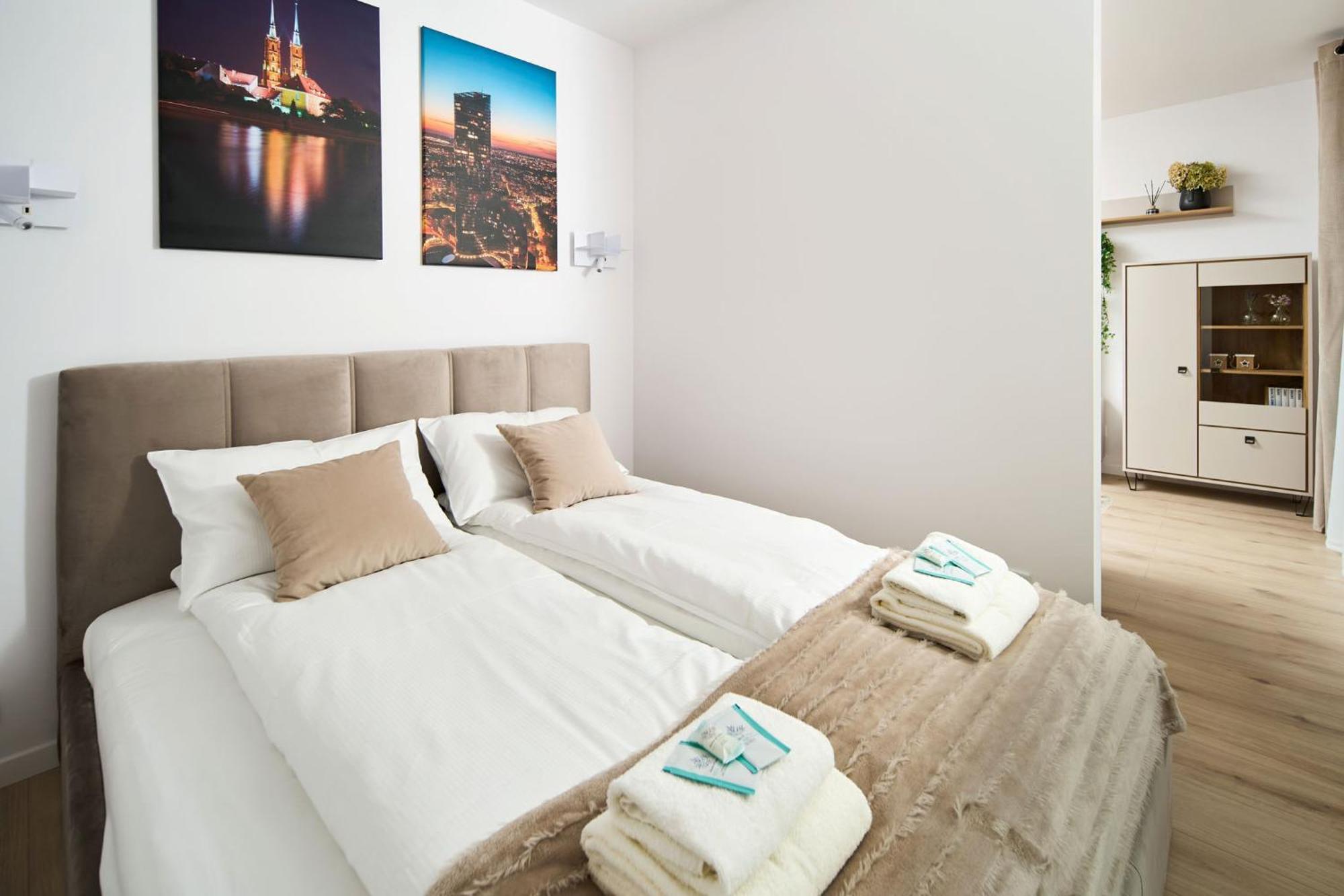 Symphony City Square Aparthotel วรอตซวาฟ ภายนอก รูปภาพ